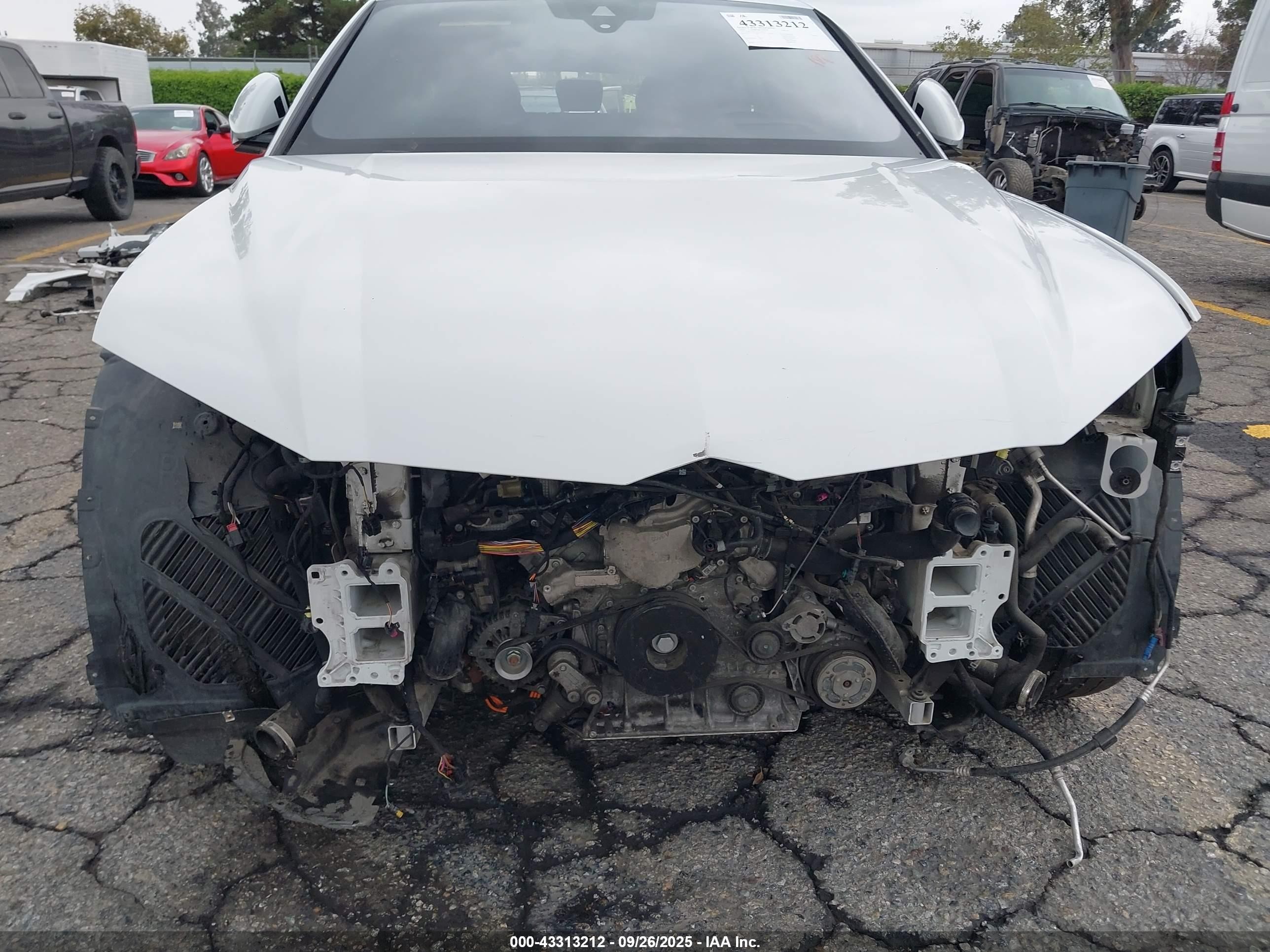 2020 Lamborghini Urus   White vin: ZPBUA1ZL2LLA07271
