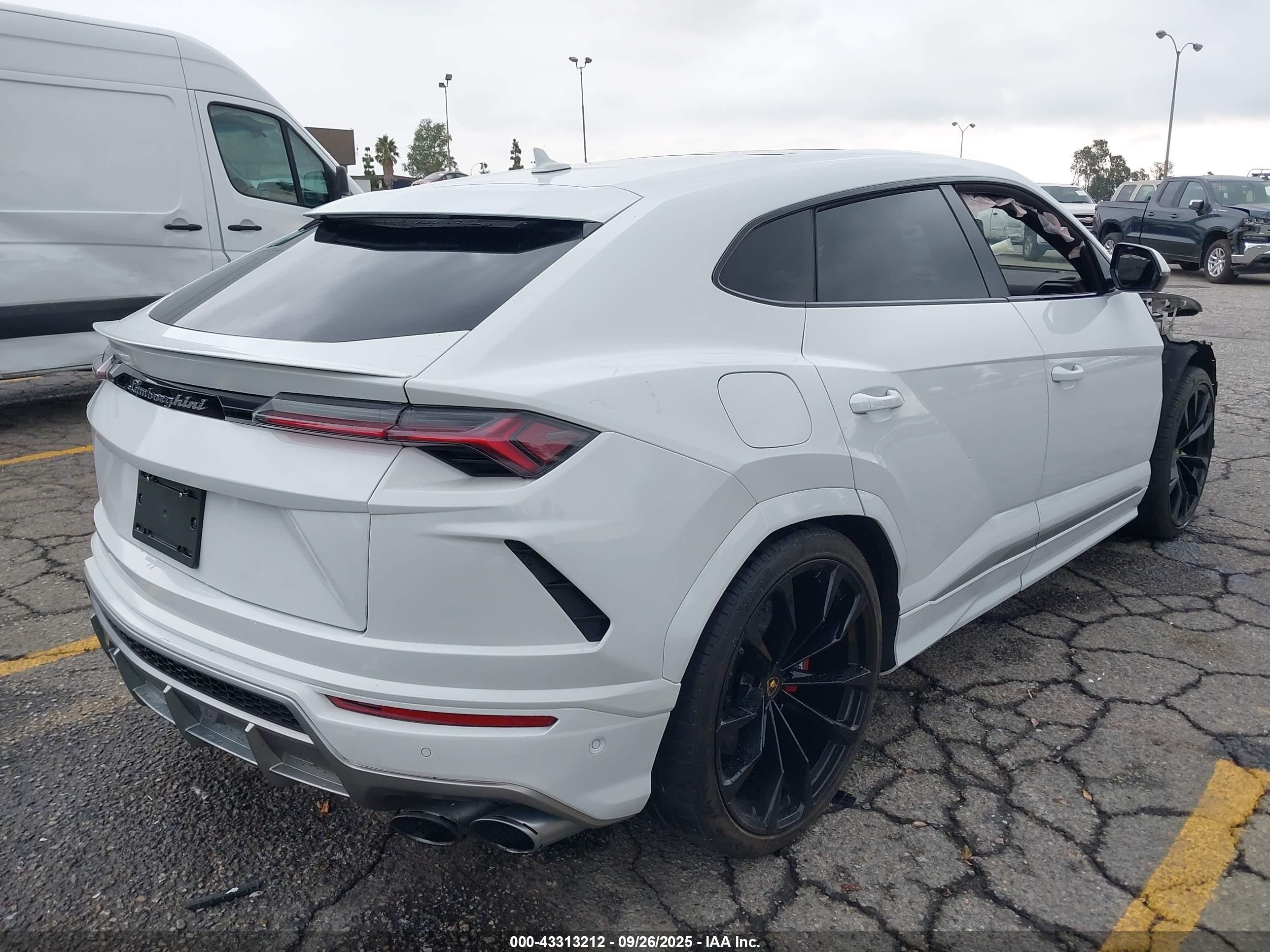 2020 Lamborghini Urus   White vin: ZPBUA1ZL2LLA07271