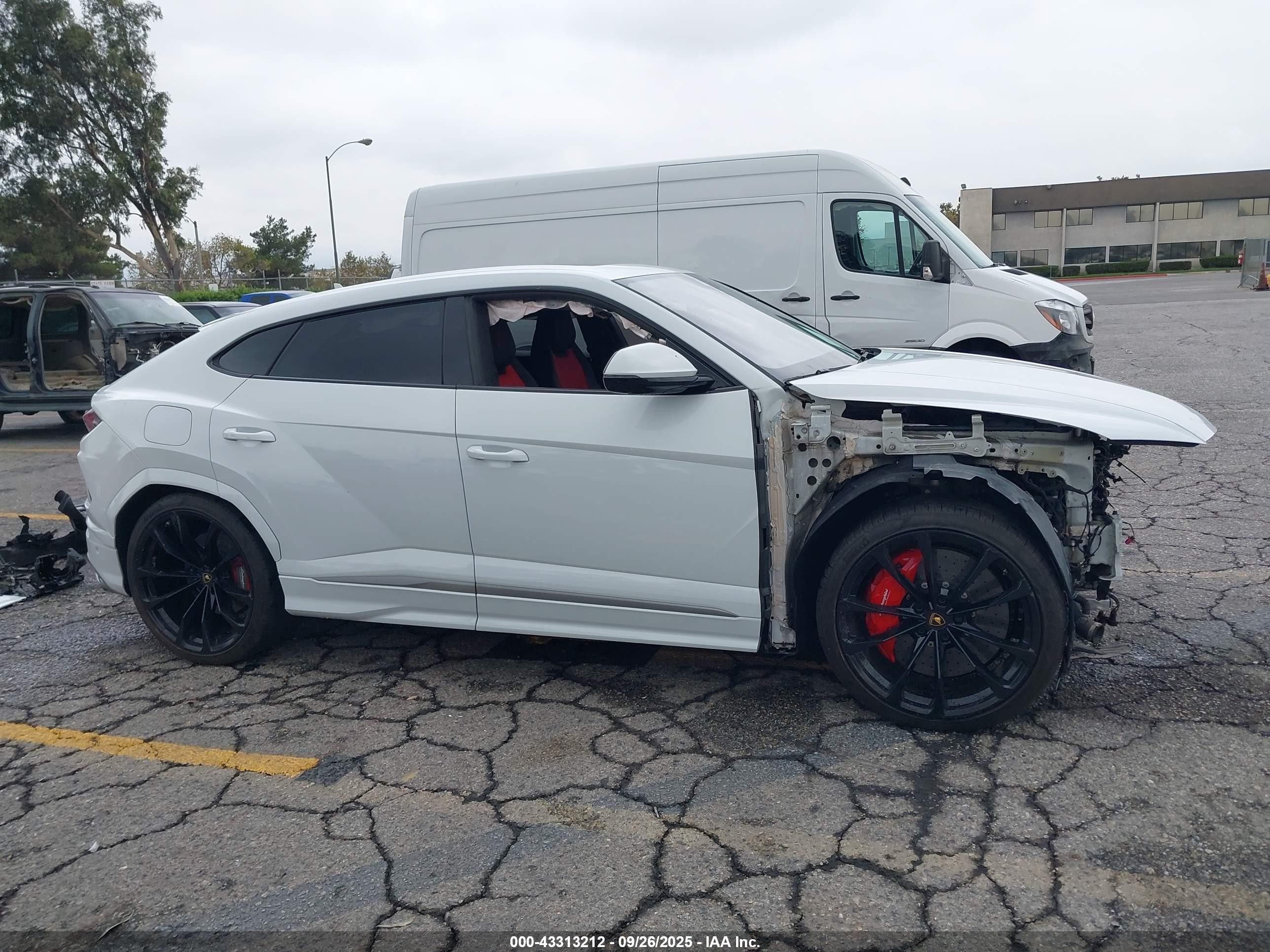 2020 Lamborghini Urus   White vin: ZPBUA1ZL2LLA07271