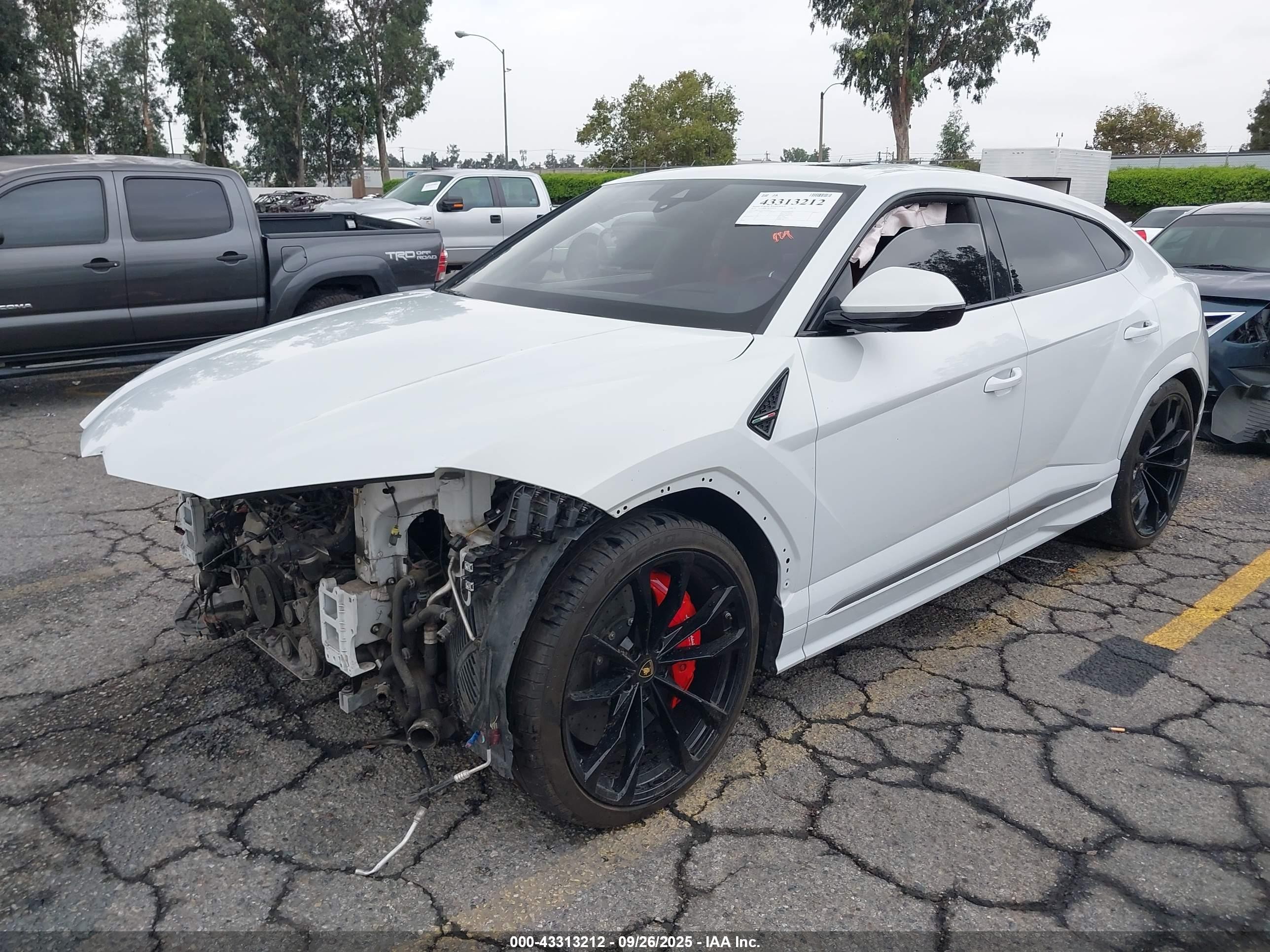 2020 Lamborghini Urus   White vin: ZPBUA1ZL2LLA07271