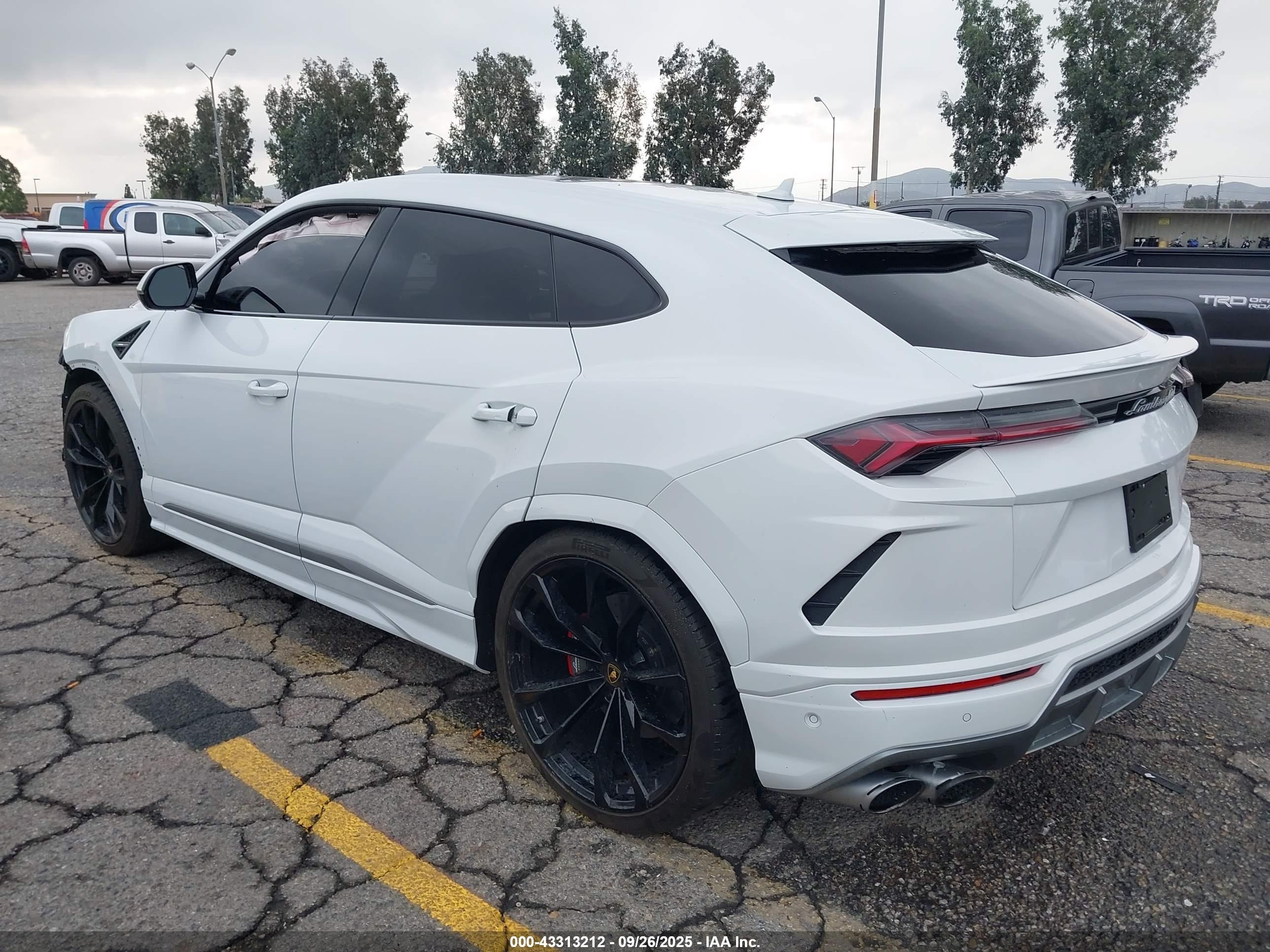 2020 Lamborghini Urus   White vin: ZPBUA1ZL2LLA07271
