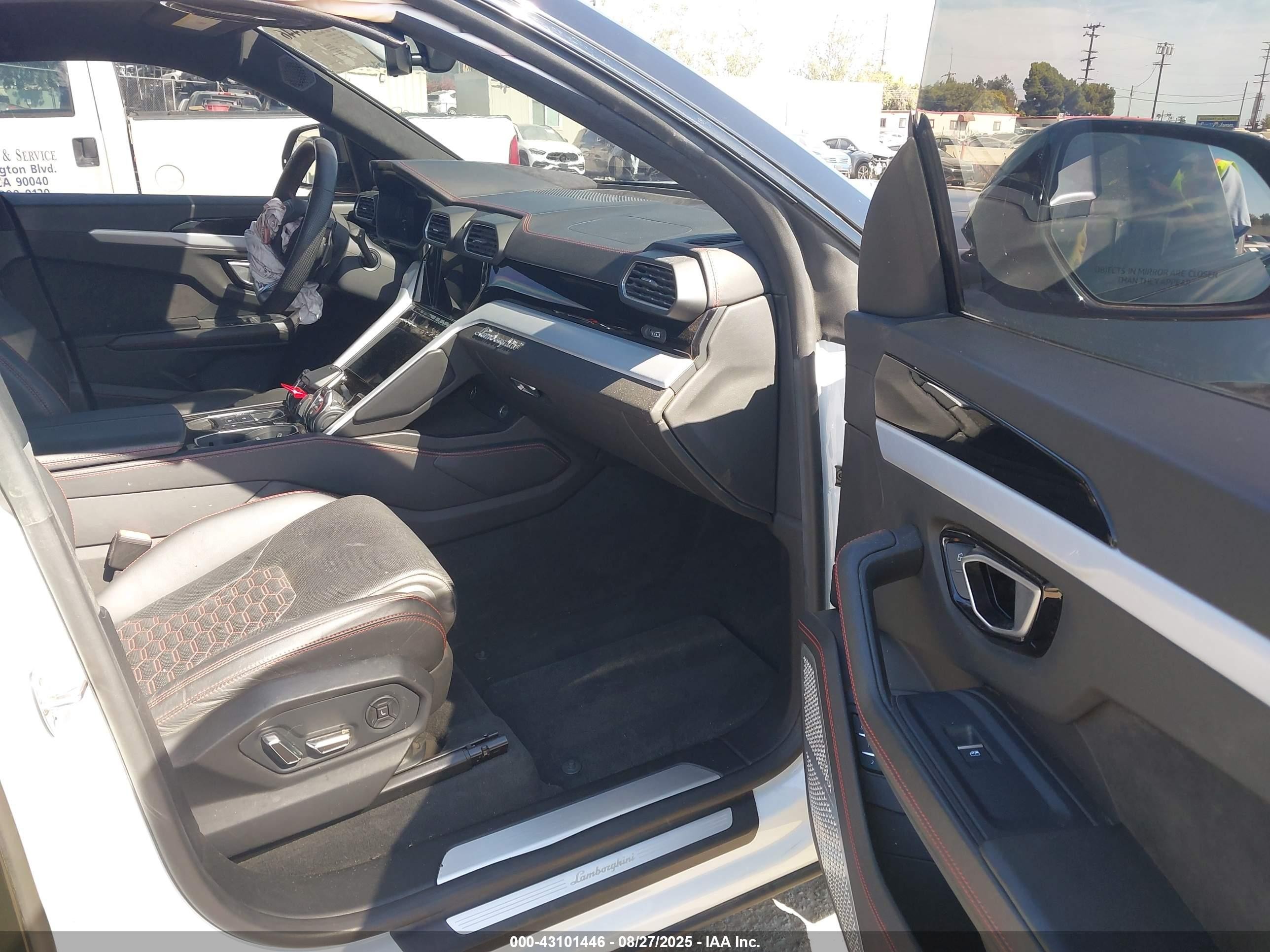 2020 Lamborghini Urus   Black vin: ZPBUA1ZLXLLA09592