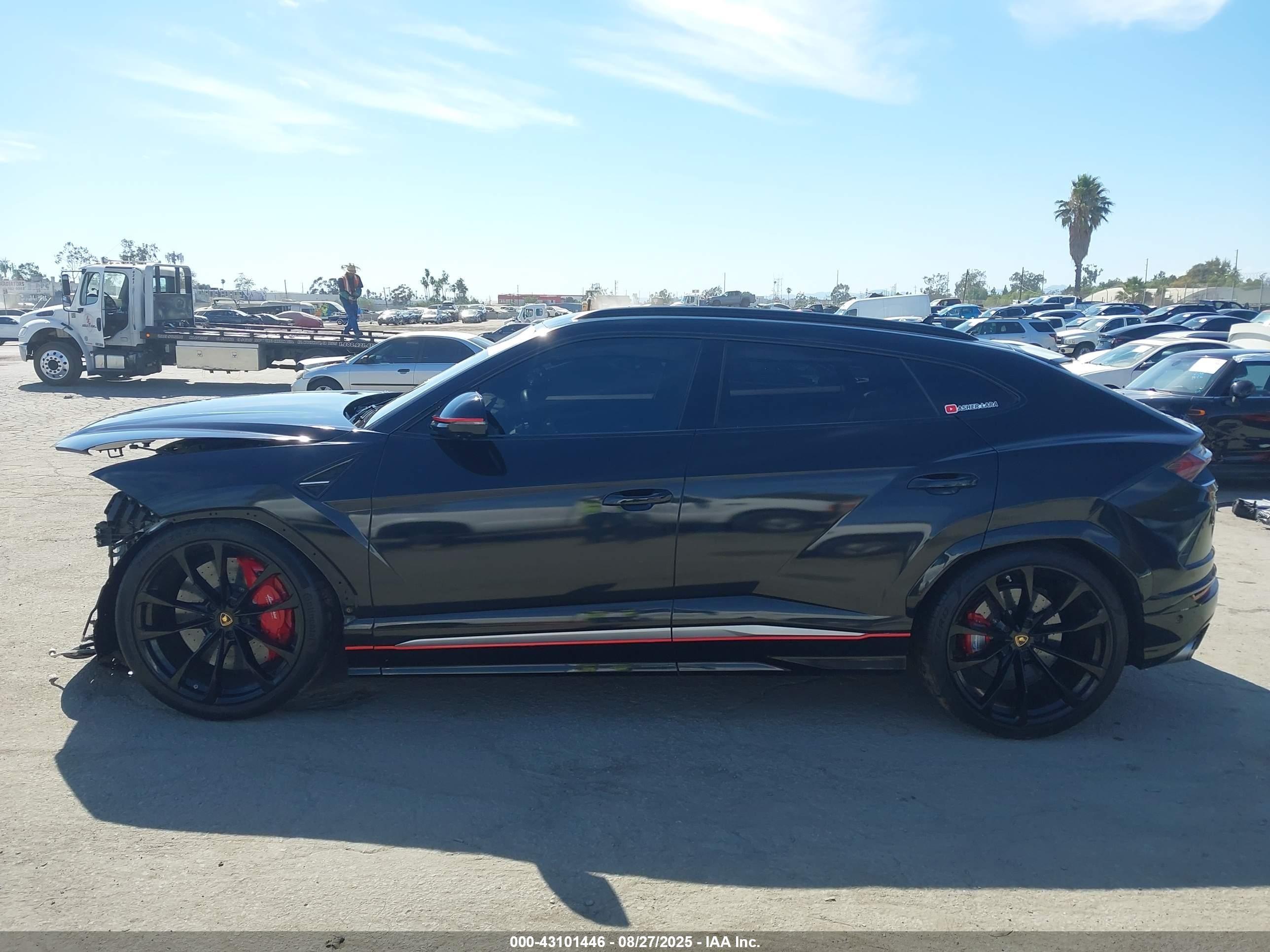 2020 Lamborghini Urus   Black vin: ZPBUA1ZLXLLA09592