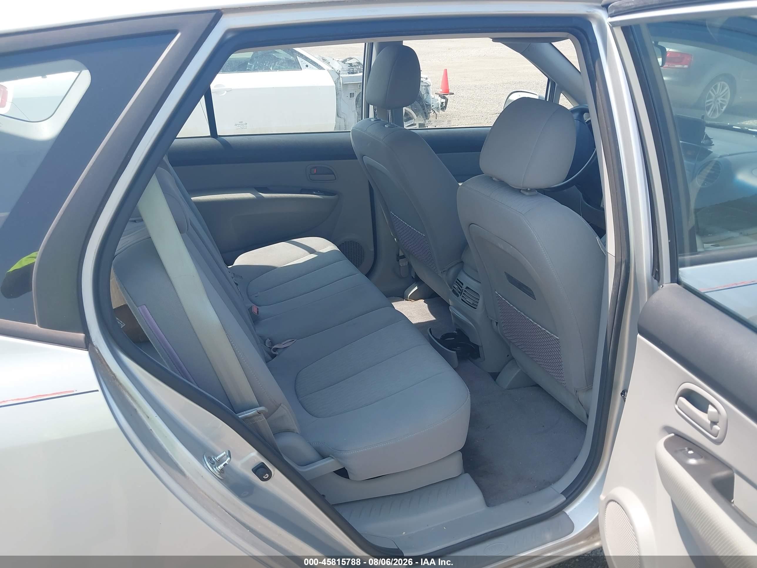 2008 Kia Rondo Lx V6 Silver vin: knafg526787136775