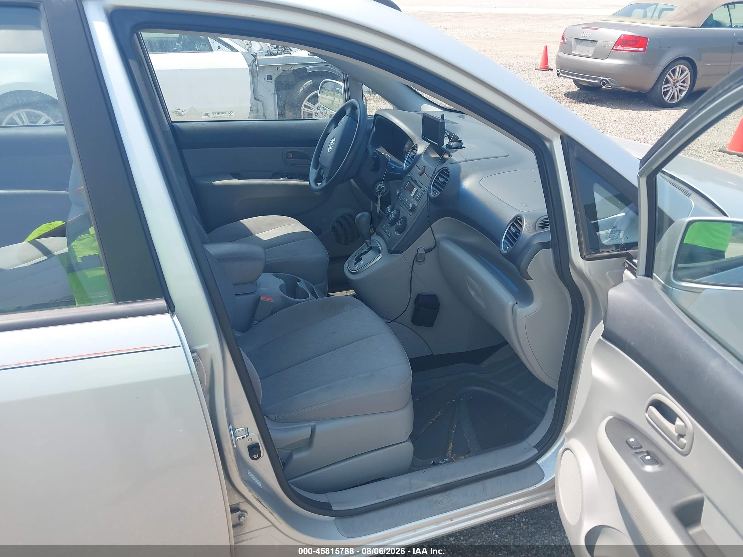 2008 Kia Rondo Lx V6 Silver vin: knafg526787136775