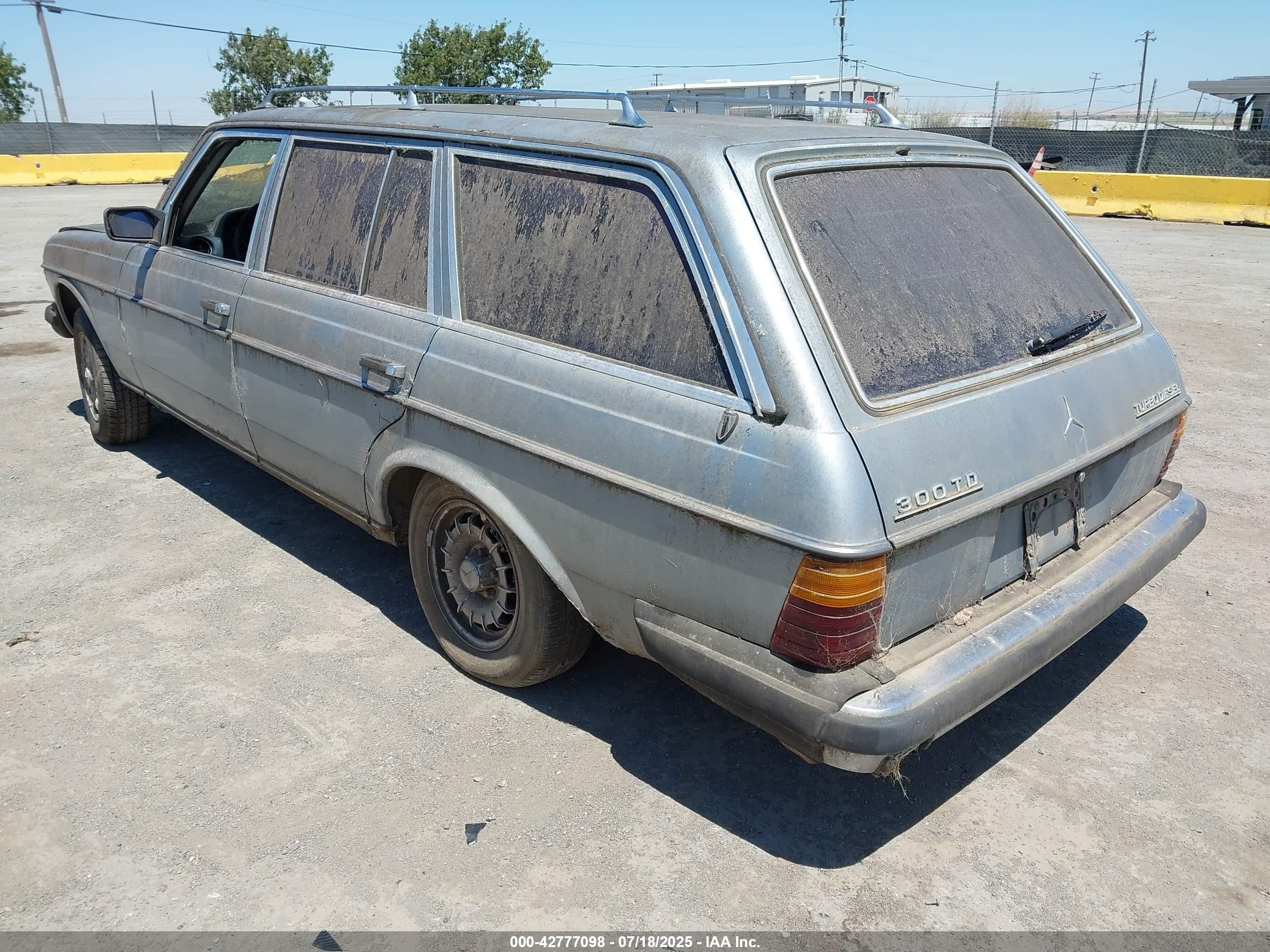 1982 Mercedes-benz 300 Tdt Blue vin: wdbab93axcn010760