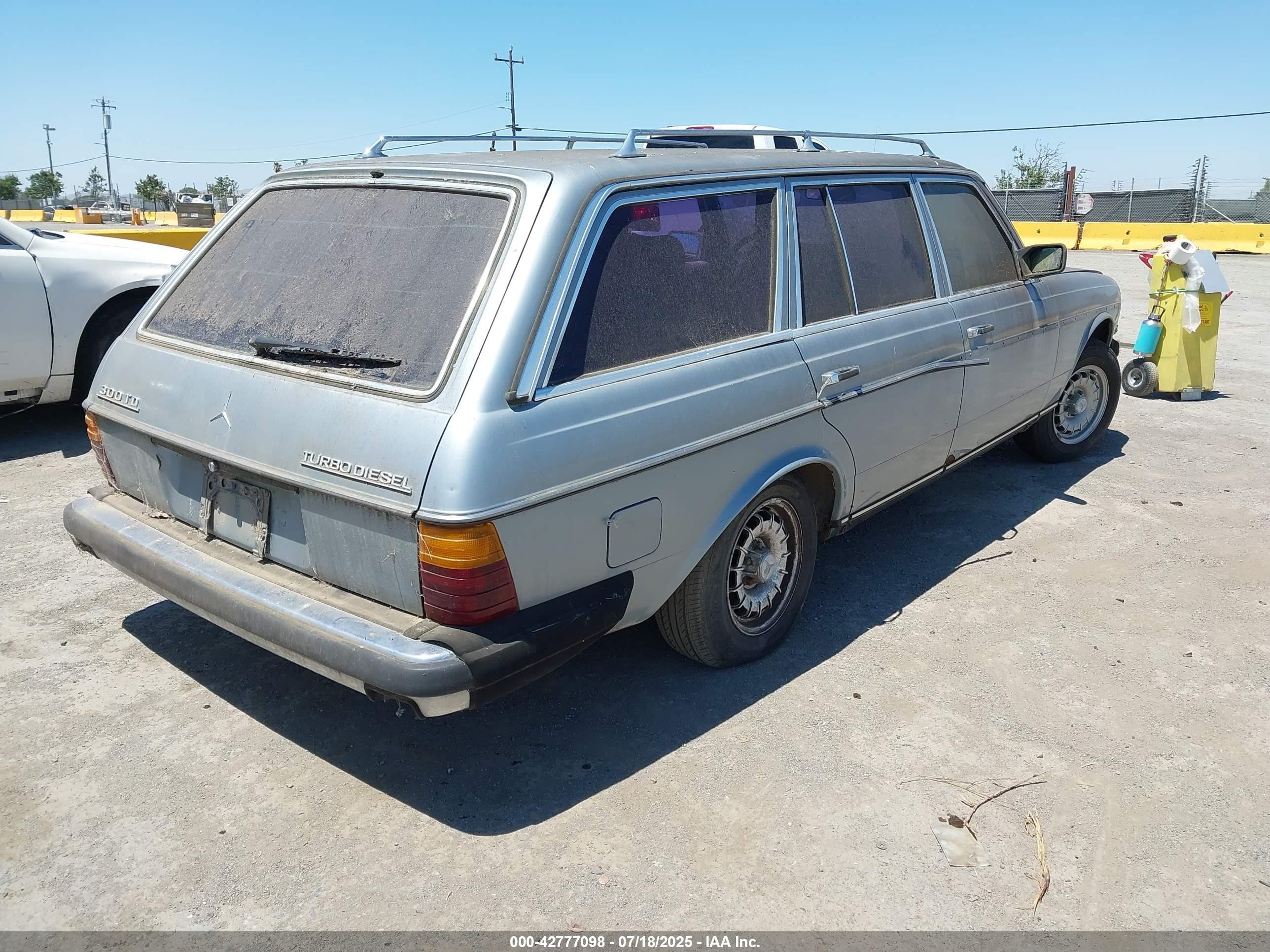1982 Mercedes-benz 300 Tdt Blue vin: wdbab93axcn010760