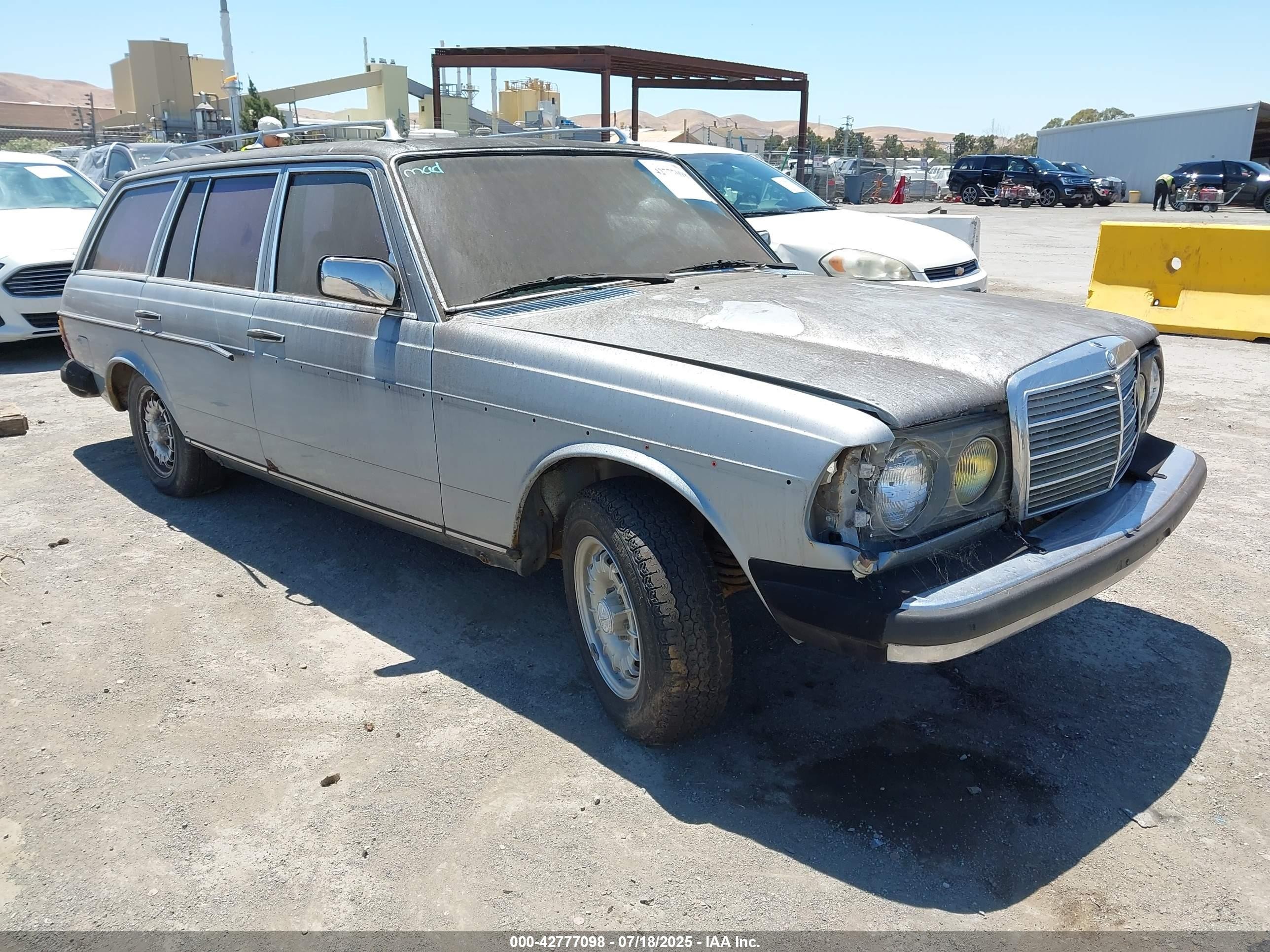 1982 Mercedes-benz 300 Tdt Blue vin: wdbab93axcn010760