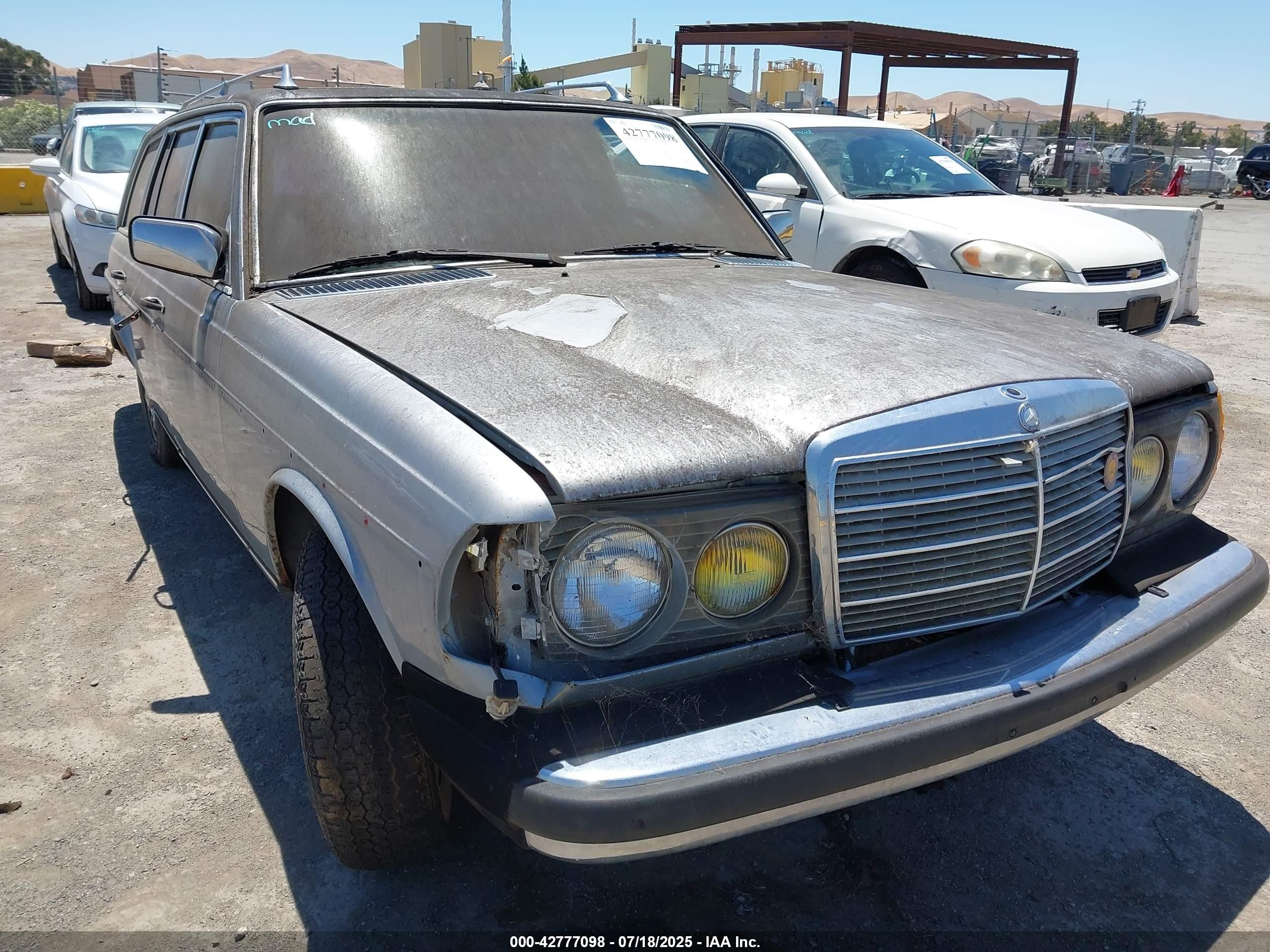 1982 Mercedes-benz 300 Tdt Blue vin: wdbab93axcn010760