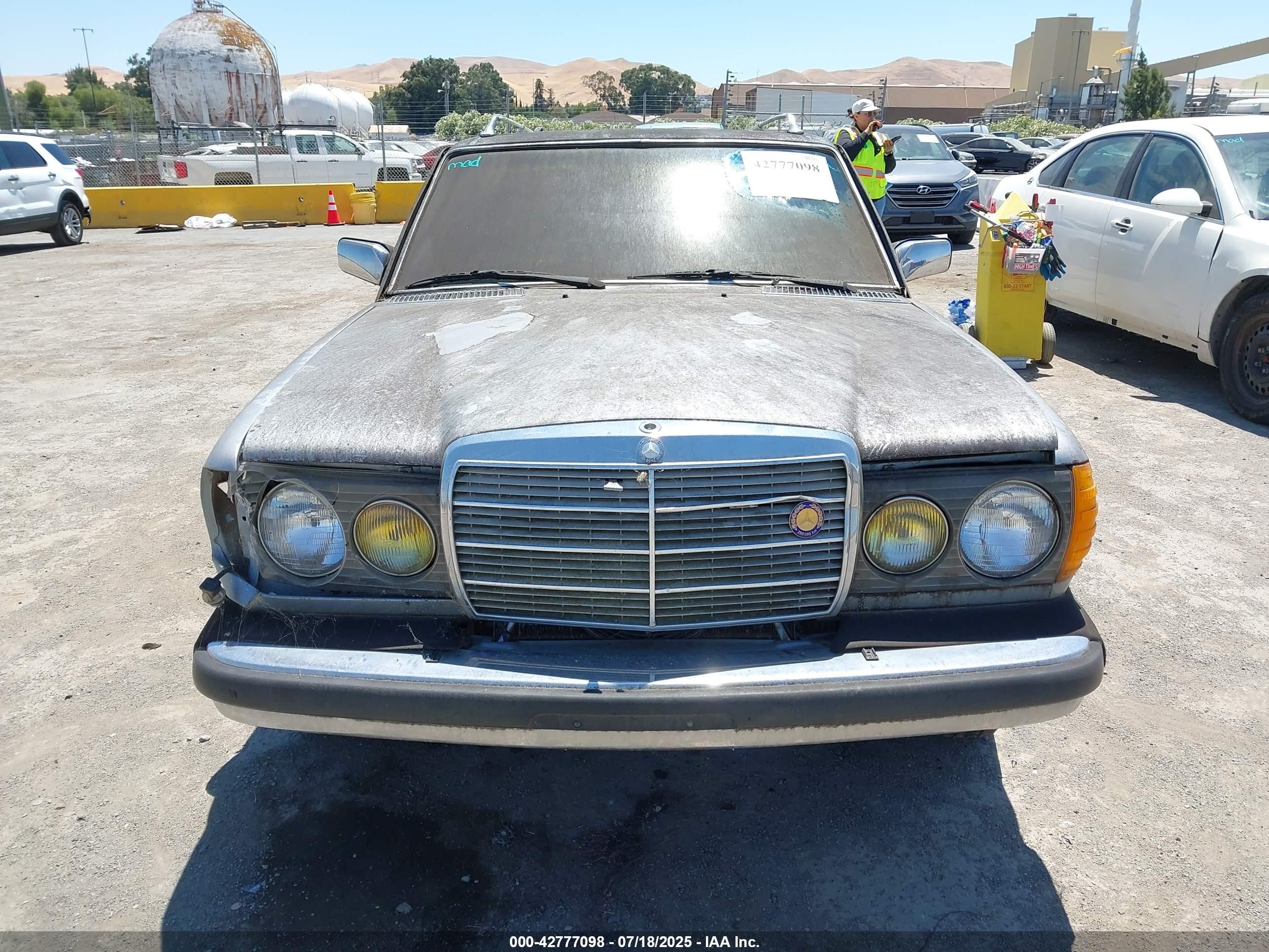 1982 Mercedes-benz 300 Tdt Blue vin: wdbab93axcn010760
