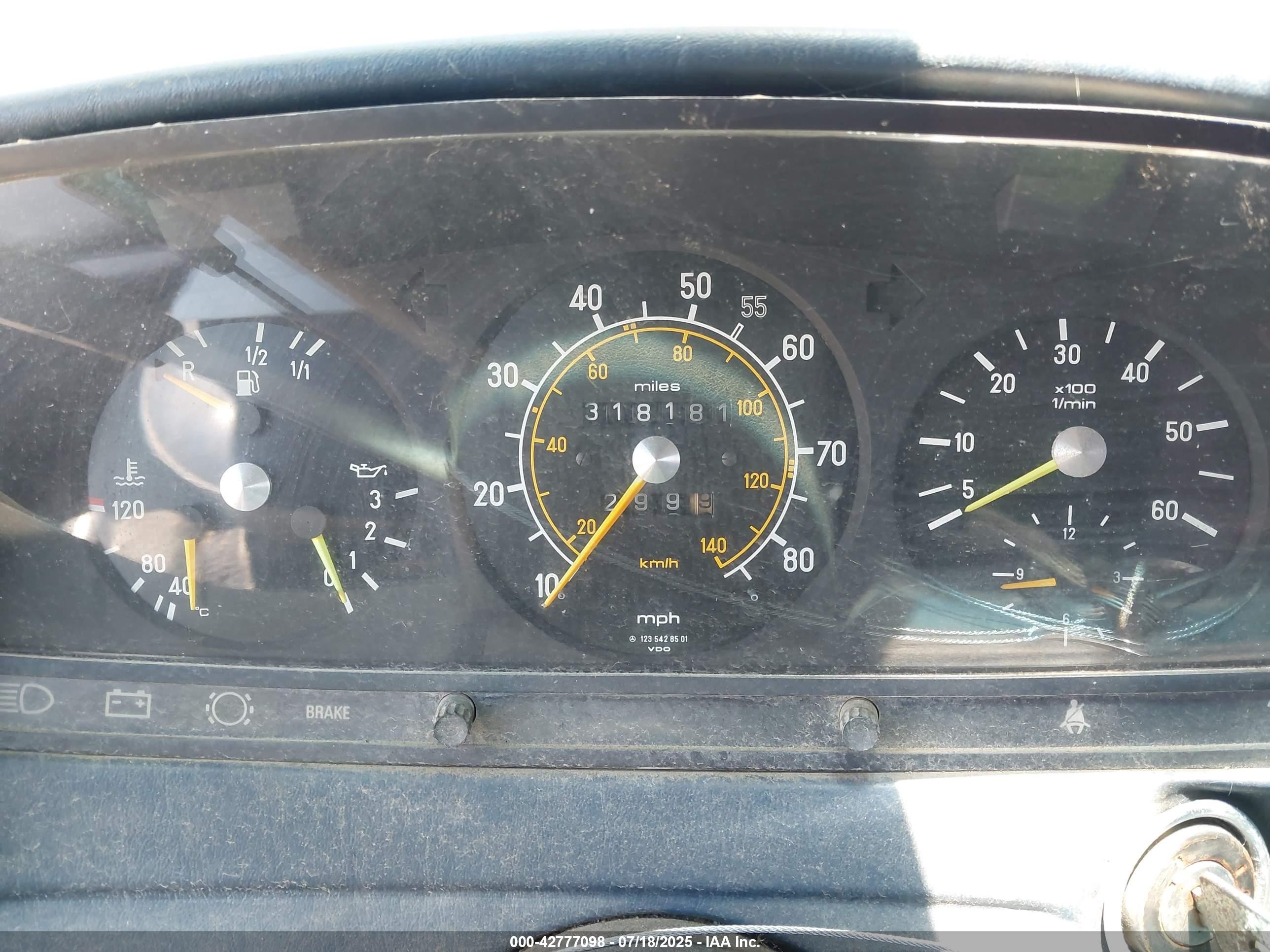 1982 Mercedes-benz 300 Tdt Blue vin: wdbab93axcn010760