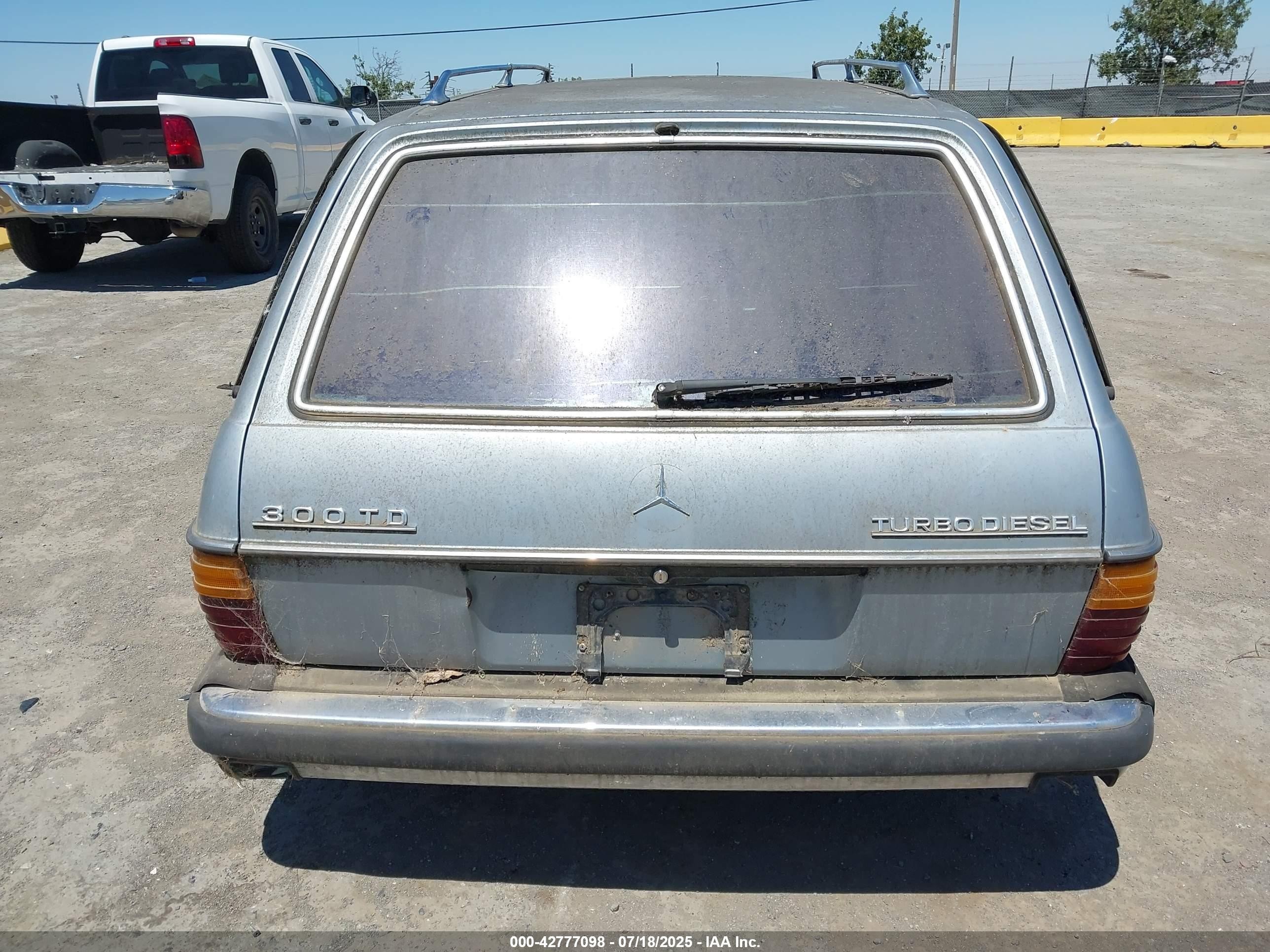 1982 Mercedes-benz 300 Tdt Blue vin: wdbab93axcn010760