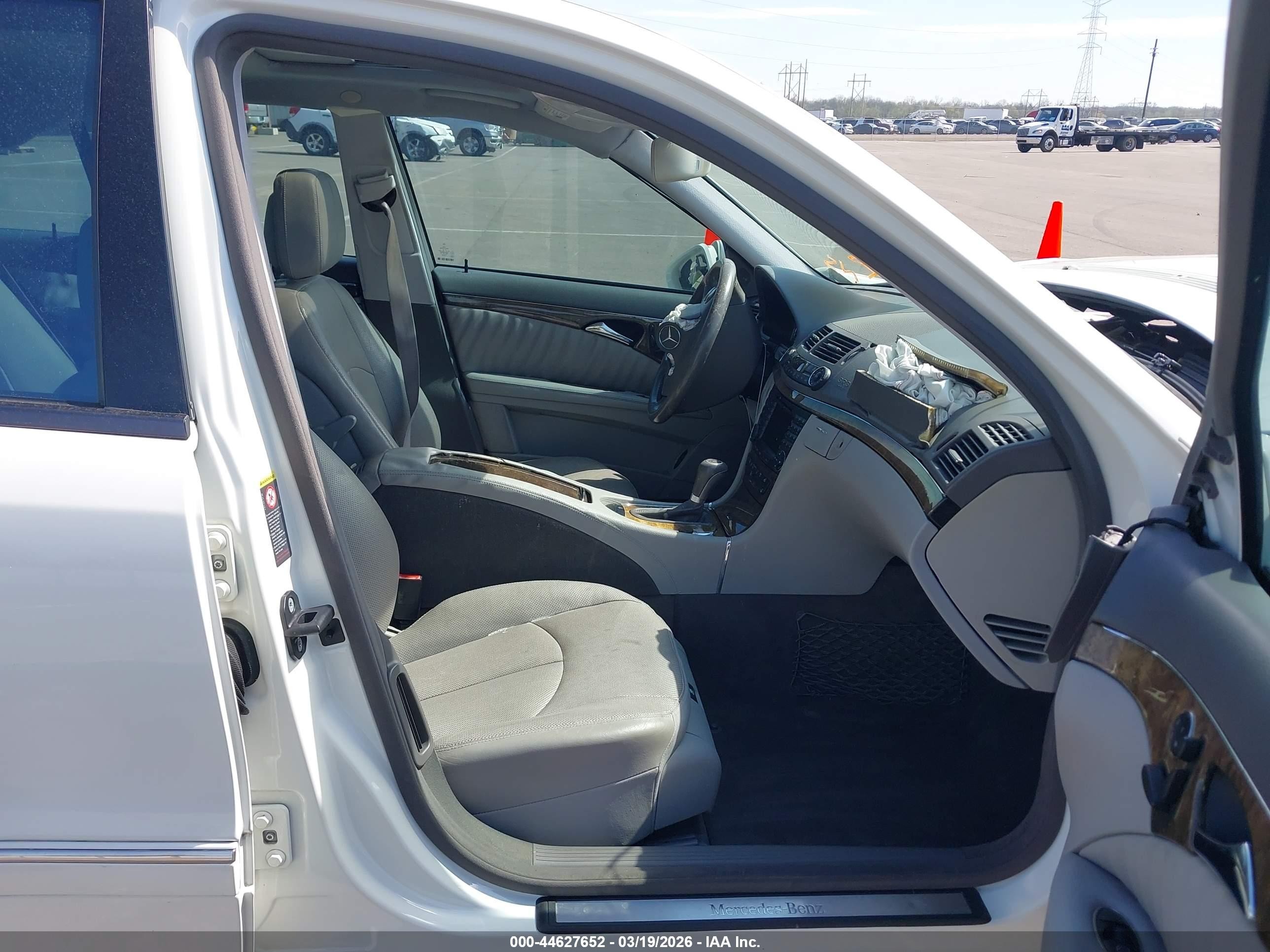 2007 Mercedes-benz E 550   White vin: wdbuf72x97b041890