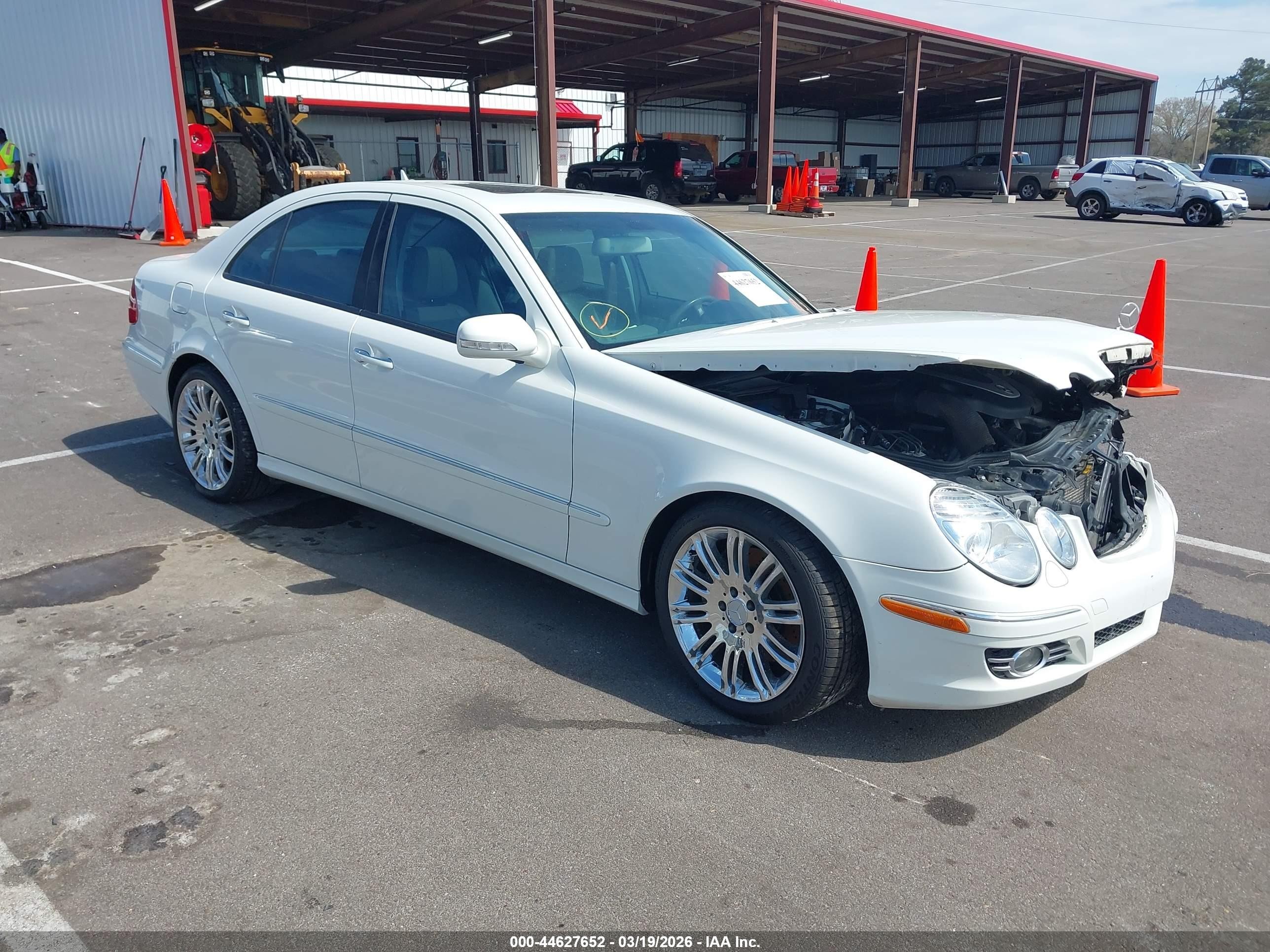 2007 Mercedes-benz E 550   White vin: wdbuf72x97b041890