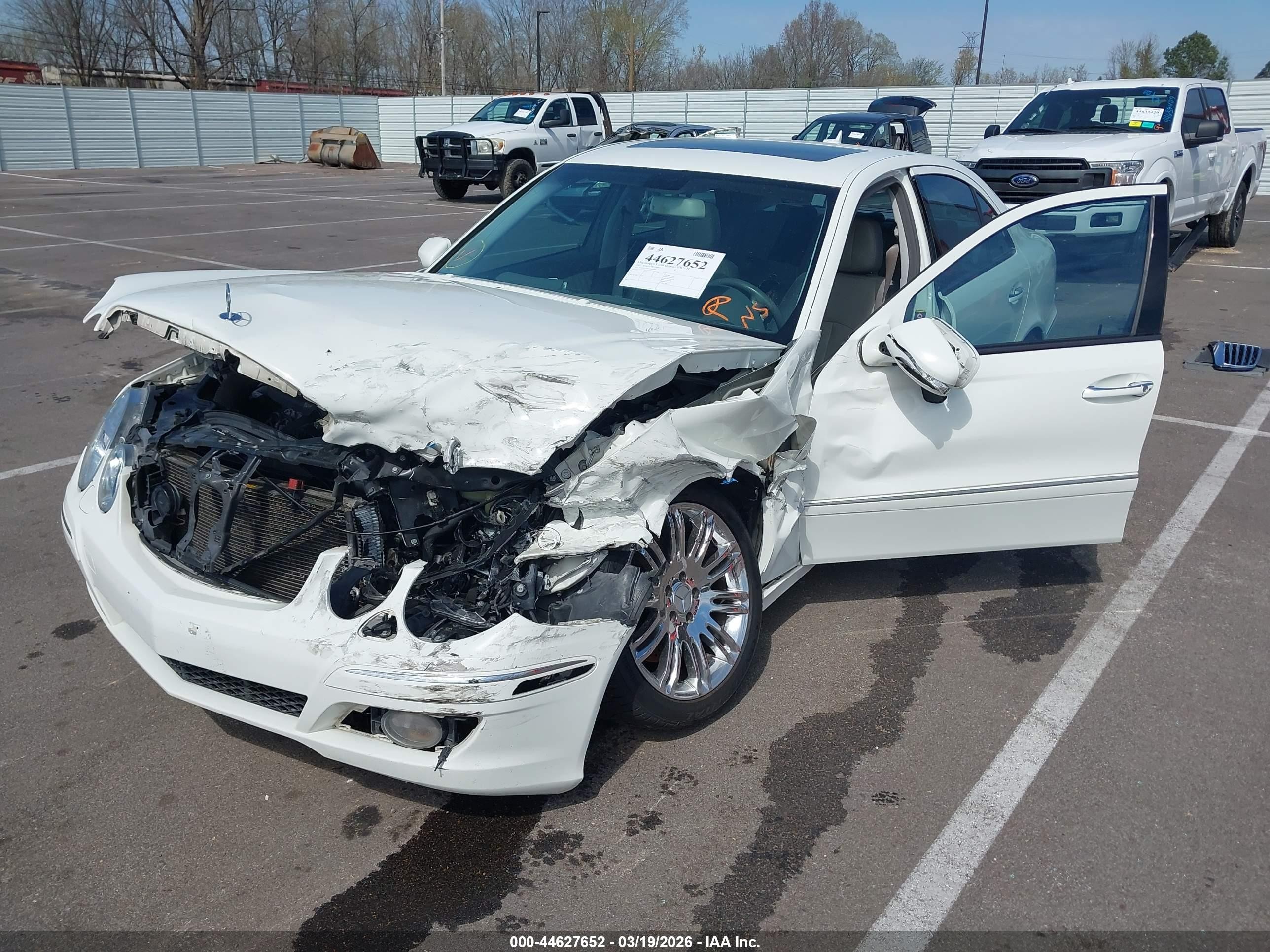 2007 Mercedes-benz E 550   White vin: wdbuf72x97b041890