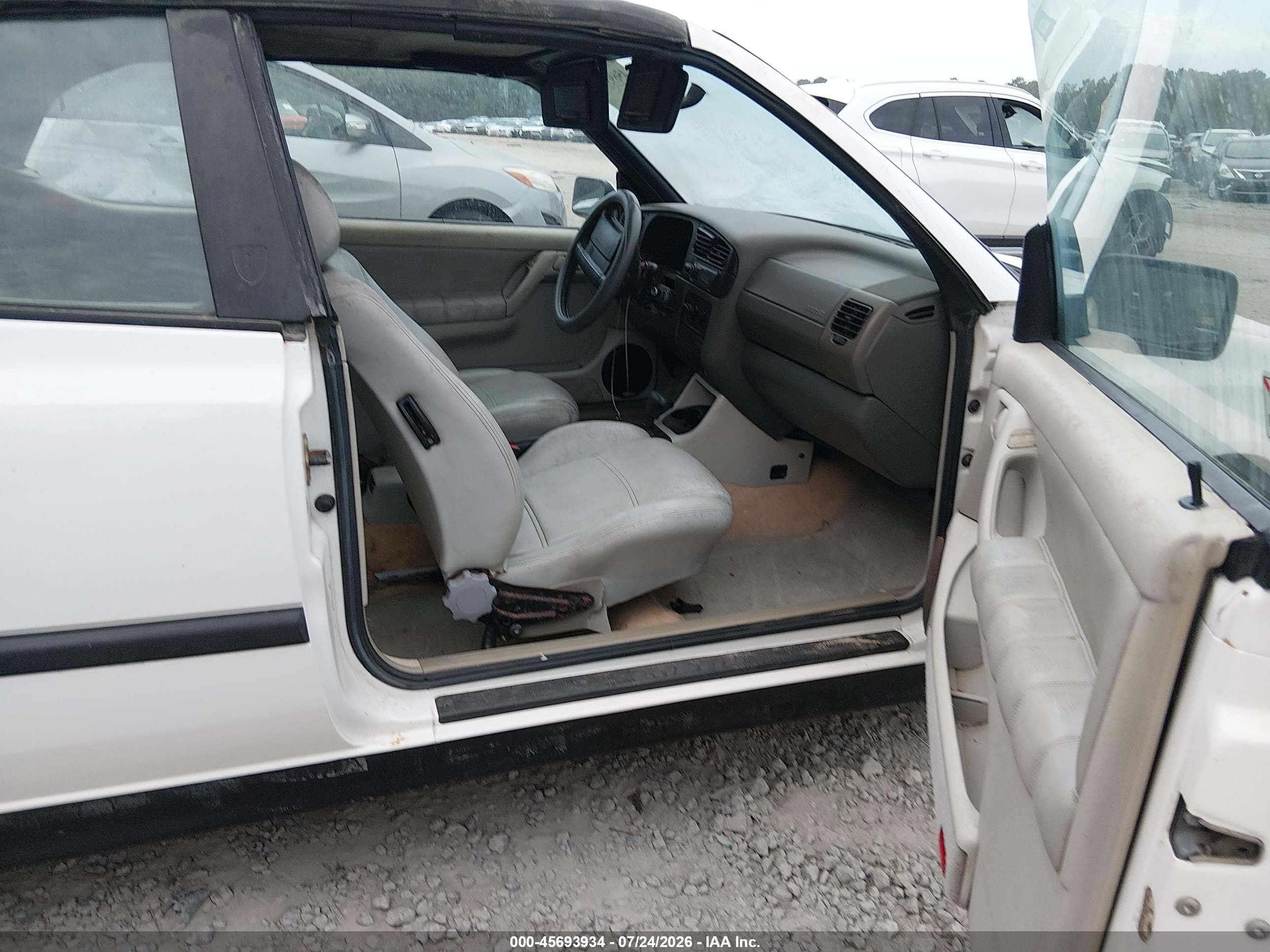 1995 Volkswagen Cabrio   White vin: wvwbb81e2sk025307